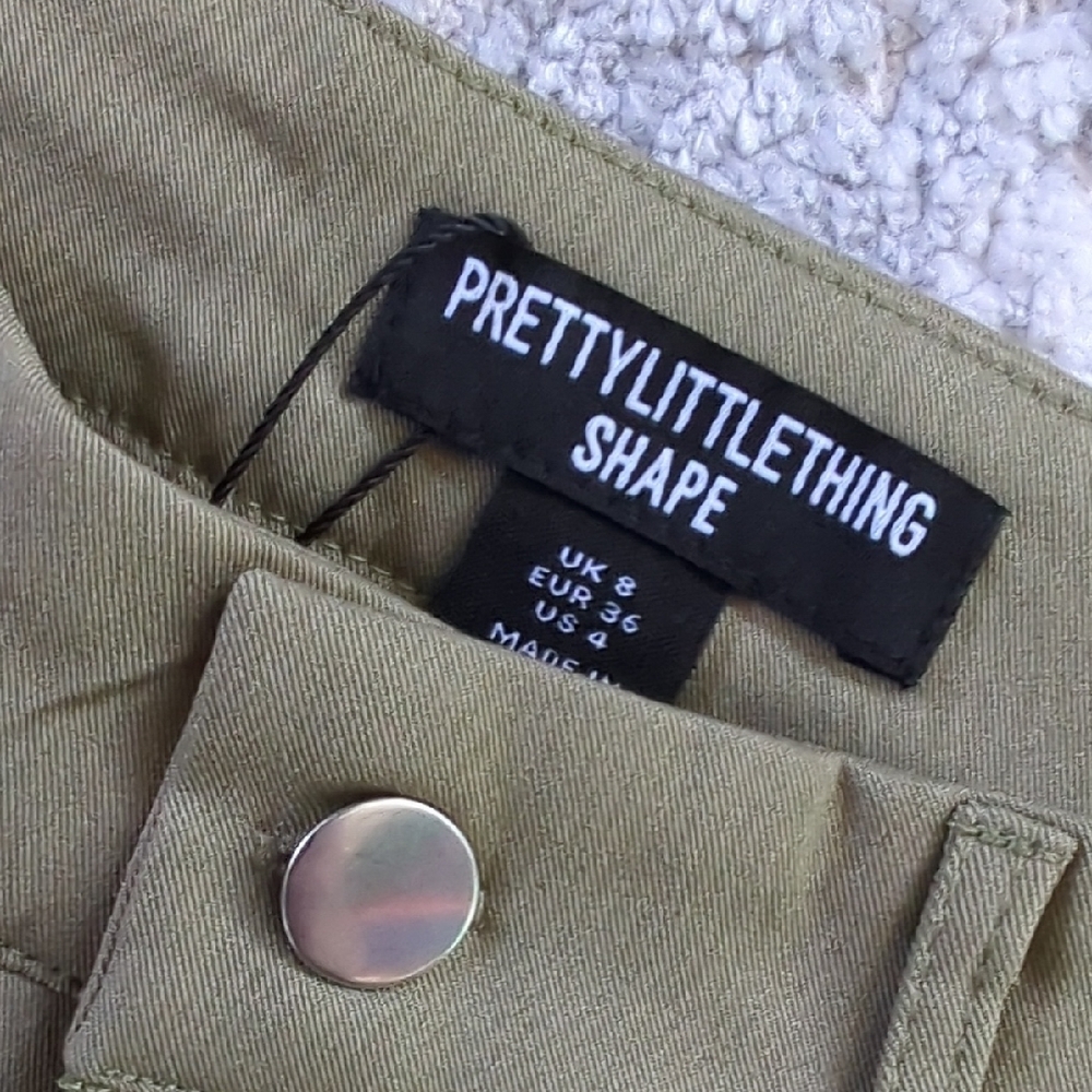 NWT PrettyLittleThing Shape Khaki Buckle Cargo Wide Leg Pants Size 4 - Picture 7 of 12